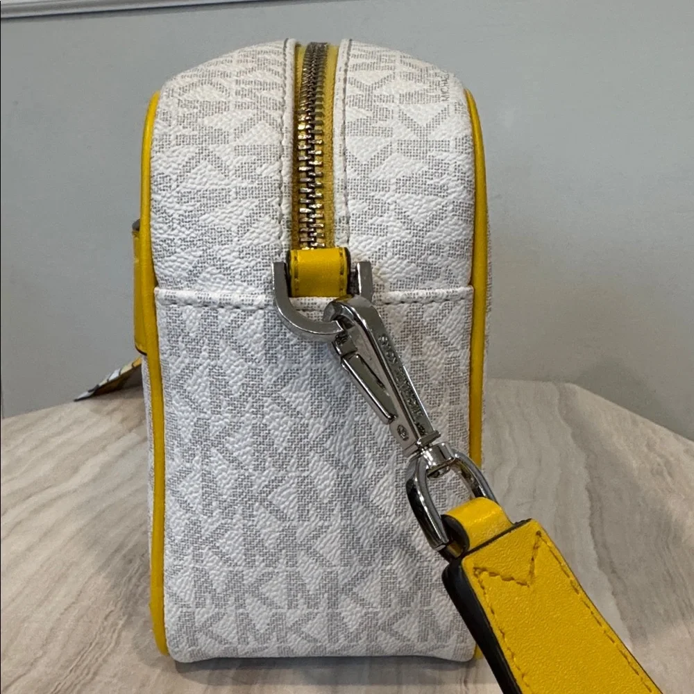 Michael Kors add pop